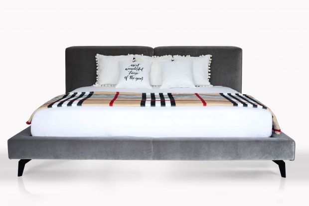 Wygodne łóżko, pozwalające na regenerację i niczym niezmącony sen, stanowi obowiązkowy element każdej sypialni. Idealny mebel powinien być zatem nie tylko elegancki, ale przede wszystkim ergonomiczny.