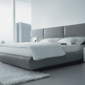 To łóżko zaprojektował Marcel Wanders dla marki Poliform. Fot. Studio Forma 96