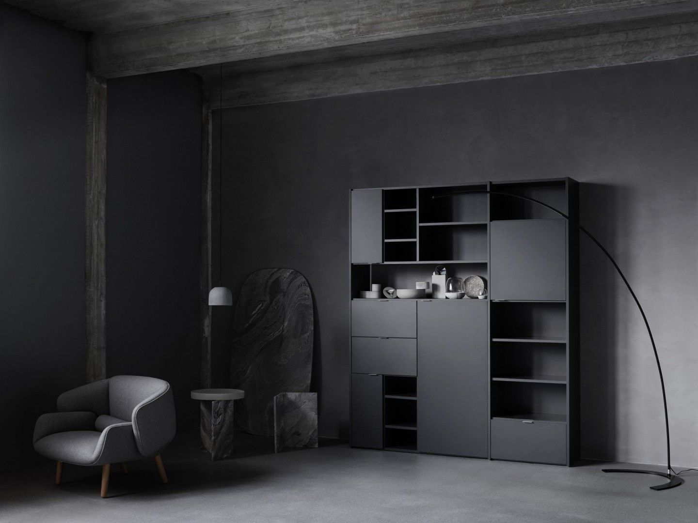 Meble w czarnym kolorze świetnie komponują się z wnętrzami w różnych stylach - minimalistycznym, skandynawskim, klasycznym czy loftowym. Fot. BoConcept