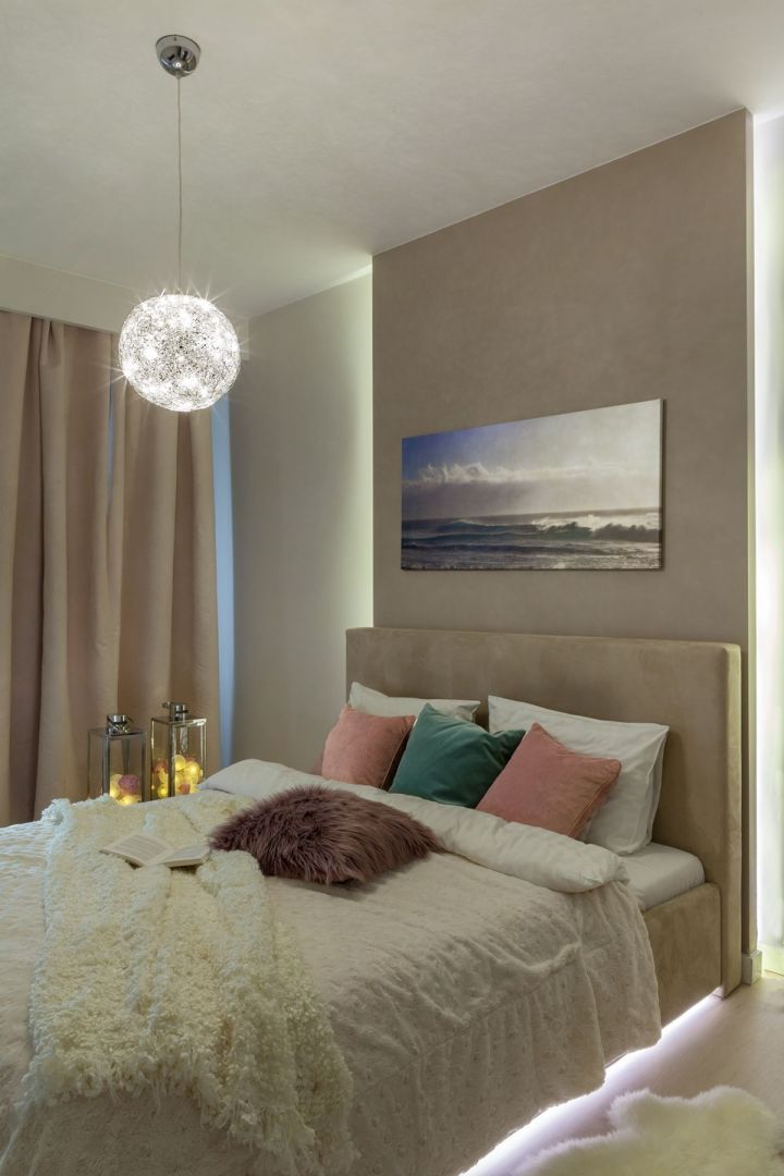 W sypialni taśmami LED można na przykład podświetlić łóżko. Fot. Activejet