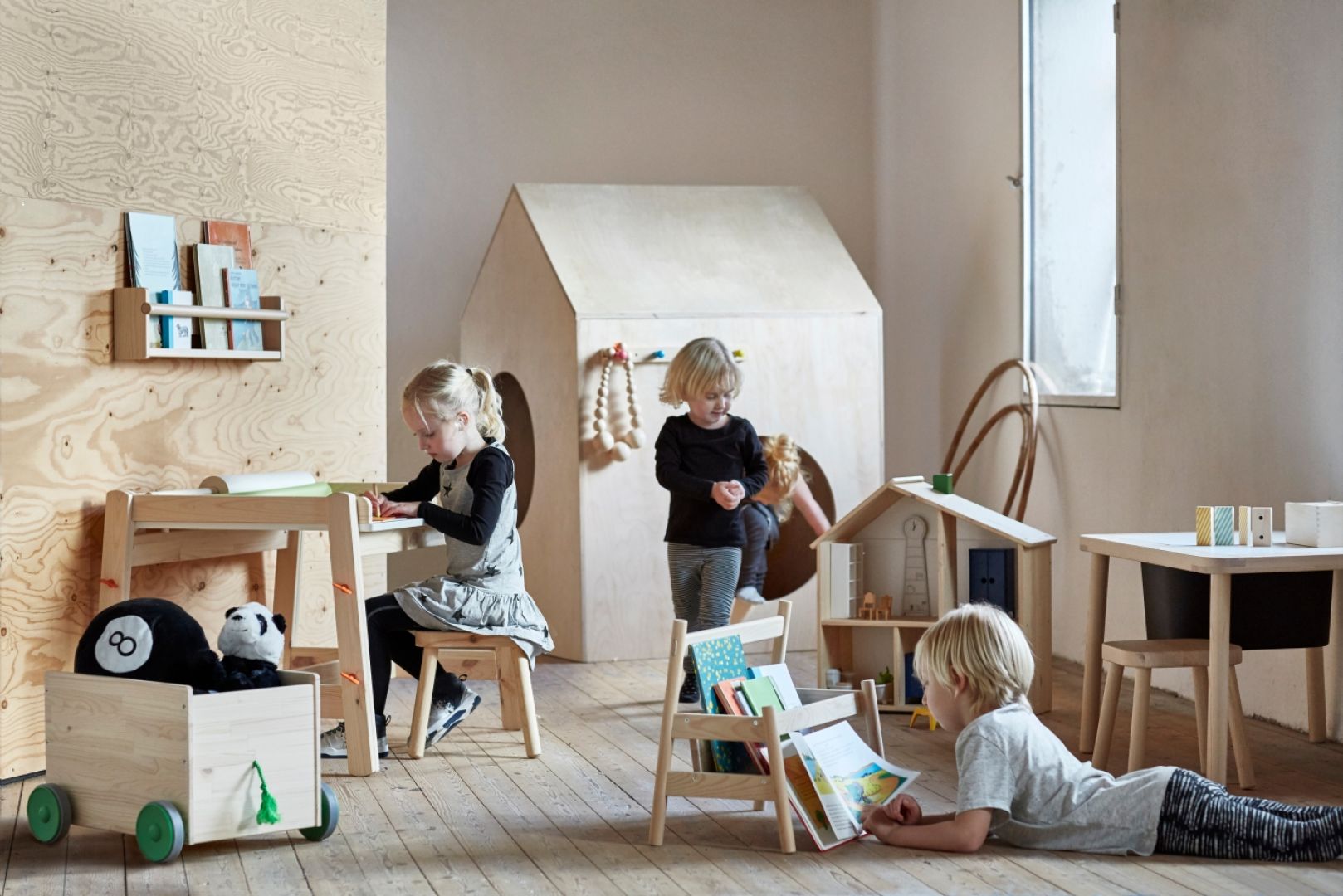 Seria mebli dziecięcych IKEA Flisat wykonana jest w 100% z drewna. Fot. IKEA