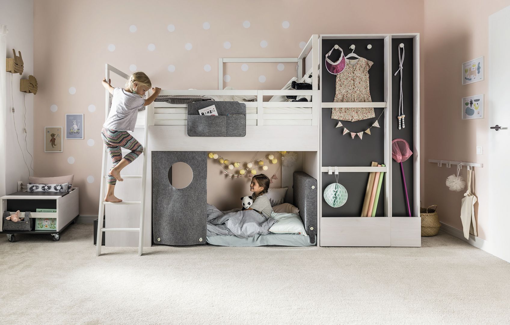 Kolekcja Nest (Vox) - łóżko pietrowe połączone z szafą. Fot. Vox