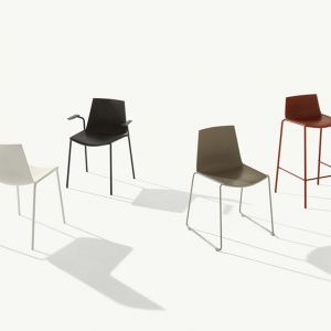 Krzesła z kolekcji "Cuba" firmy Metalmobil. Projekt: Marc Sadler. Fot. Metalmobil