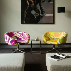 Fotele z serii Rivedroite firmy Cappellini. Projekt: Patrick Norguet. Fot. Cappellini