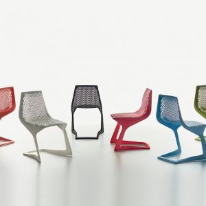Seria krzeseł „Myto” (Plank) została w całości wykonana z tworzywa sztucznego. Projekt: Konstantin Grcic. Fot. Plank