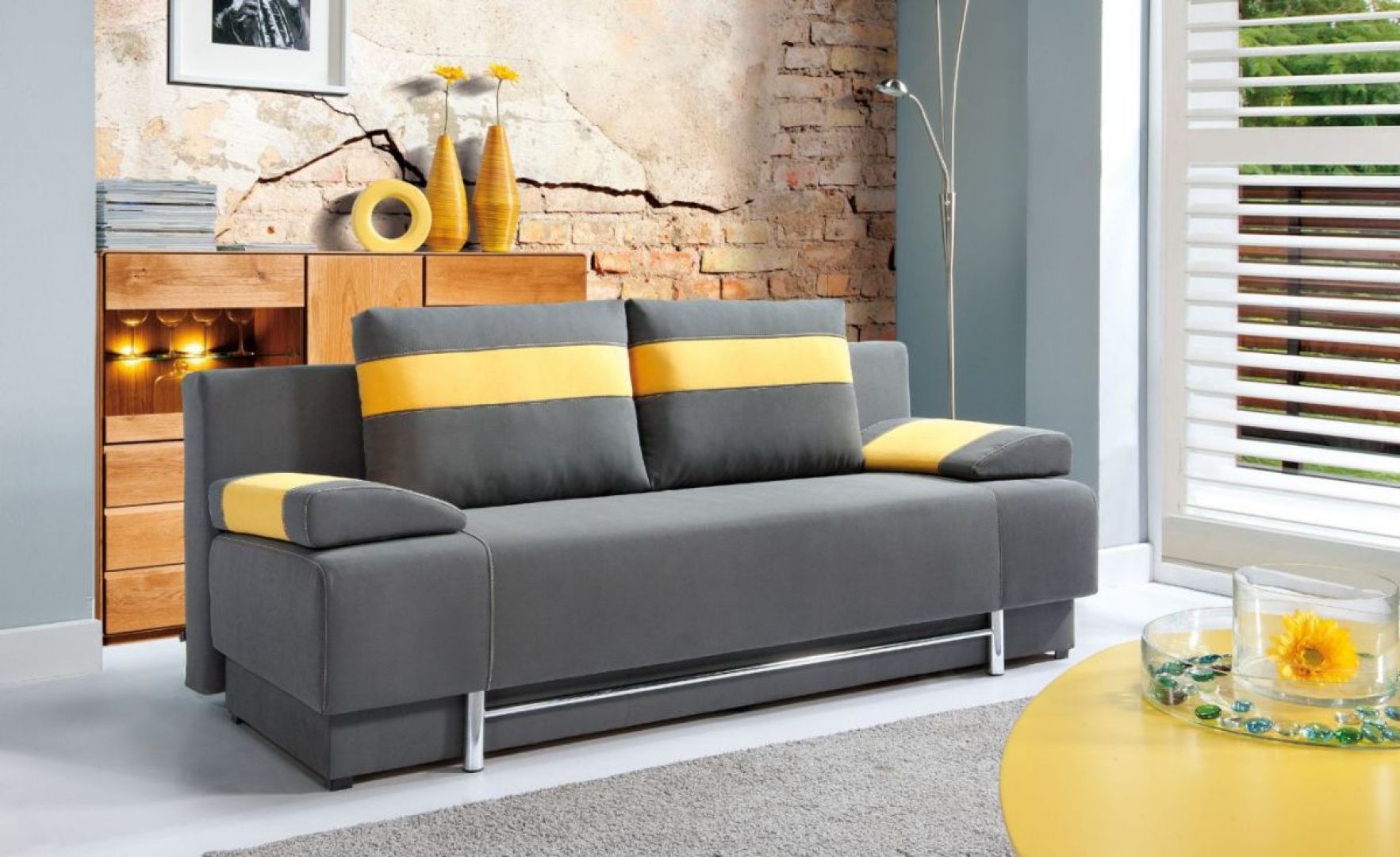 Kompaktowa sofa „Bursa” z oferty firmy PMW posiada funkcję spania oraz wy-godne w obsłudze wspomagania otwierania. Fot. PMW