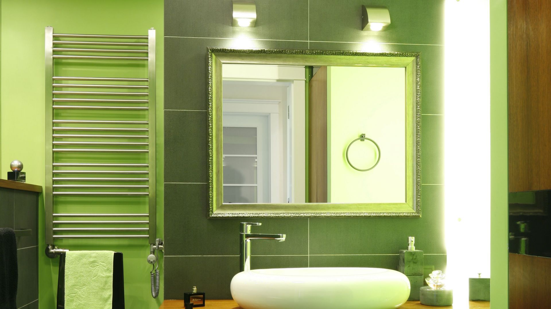 Łazienka w kolorze zieleni – zobacz wnętrze, które budzi do życia