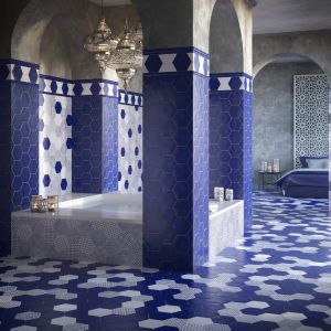 W odcieniach koloru niebieskiego, jaki spotyka się w sztuce Maroka – seria Marrakech firmy Cevica. Fot. Cevica