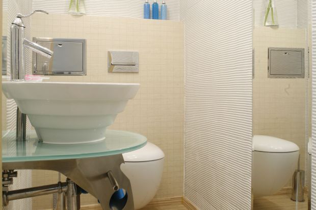 Łazienka dla gości – nowoczesne wnętrze w morskim klimacie