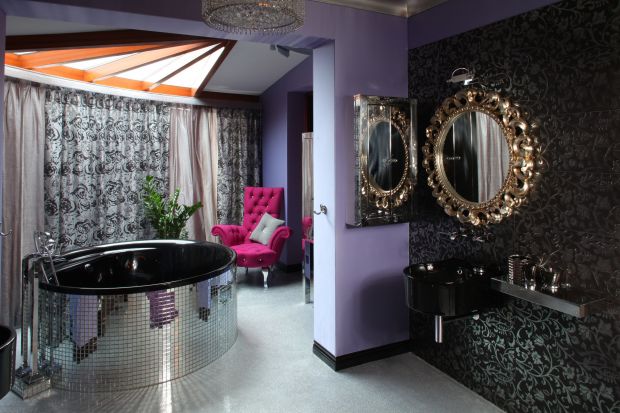 Łazienka w  stylu glamrock –  zaskakujące wnętrze w baśniowym klimacie