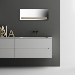 Seria Infinity marki Planit i drewniane litery alfabetu to dekoracyjne elementy wyposażenia łazienki. Fot. Planit