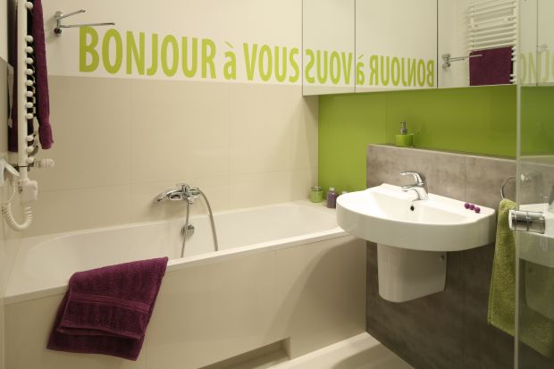 Kolorowa łazienka – wnętrza zaprojektowane przez architektów