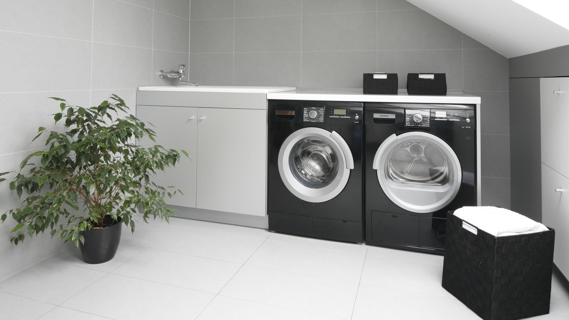 Zabudowa pralki – 12 najlepszych pomysłów architektów