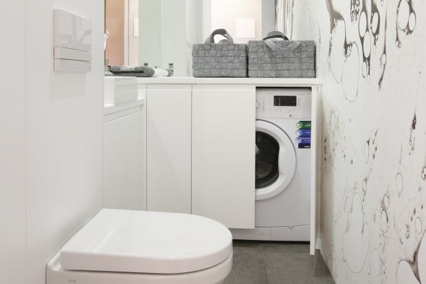 Szafka na pralkę – 15 pomysłów z małych łazienek