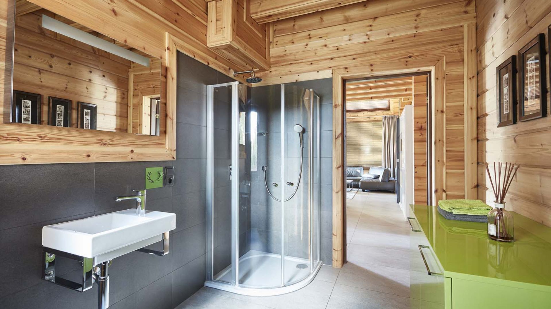 Łazienka w drewnie: zobaczcie wnętrza domu z bala