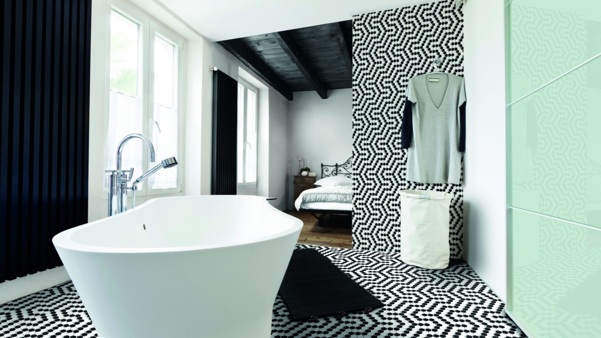 Elegancka łazienka: kolekcja płytek w kolorze black & white
