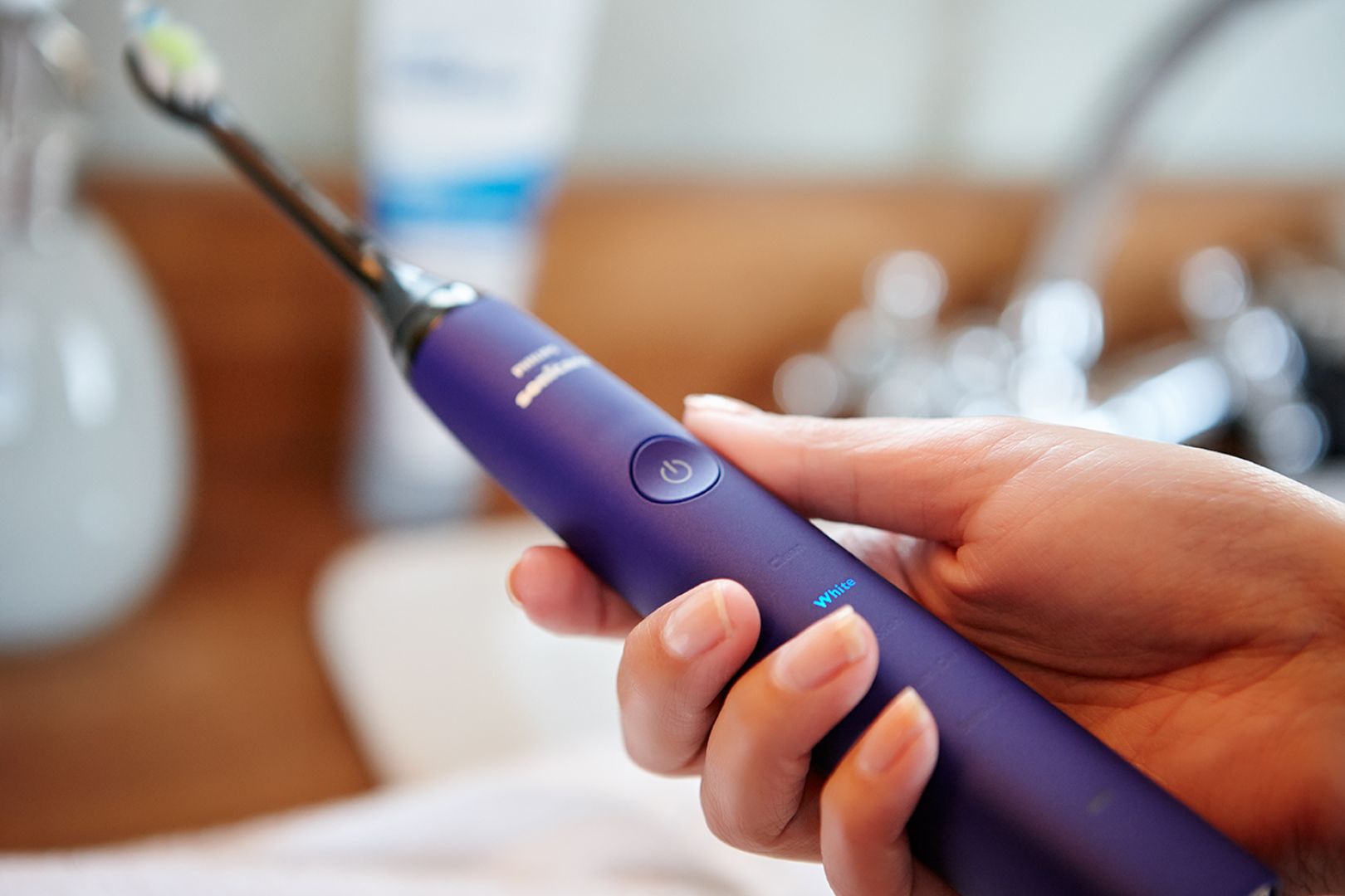 Szczoteczka soniczna Sonicare DiamondClean HX9372. Fot. Philips