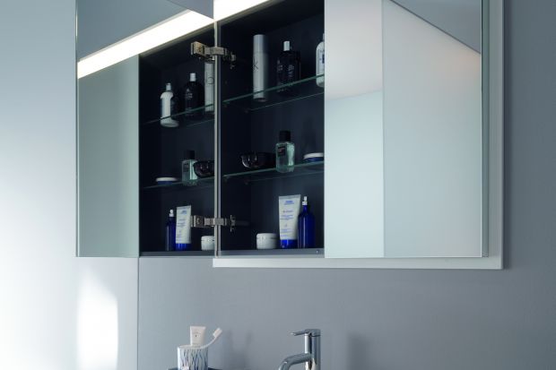 Rozwiązania wielofunkcyjne to coraz popularniejszy trend w urządzaniu łazienek. Zobaczcie serię szafek lustrzanych zintegrowanych z oświetleniem.