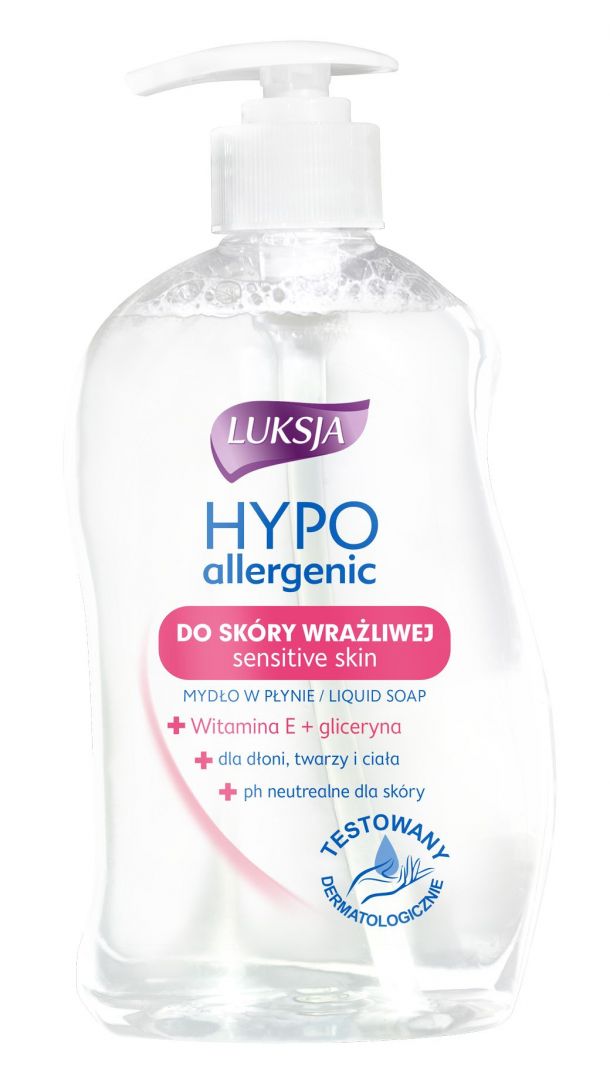 Wariant „Witamina E i Gliceryna” - mydło w płynie przeznaczone do codziennej pielęgnacji wrażliwej skóry dłoni, twarzy i ciała. Produkt delikatnie myje
i pielęgnuje skórę skłonną do alergii. Łagodna formuła mydła posiada neutralne pH dla skóry. Starannie dobrane składniki -- Gliceryna
i Witamina E sprawiają, że po umyciu skóra jest miękka i odpowiednio nawilżona. Produkt został przebadany dermatologicznie. Fot. Luksja