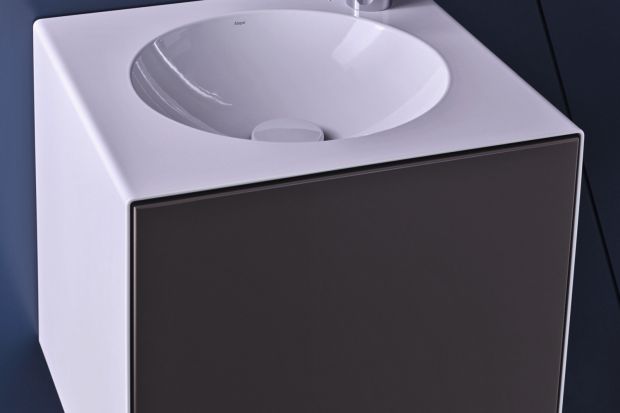 Mała łazienka: nowy zestaw umywalka i szafka