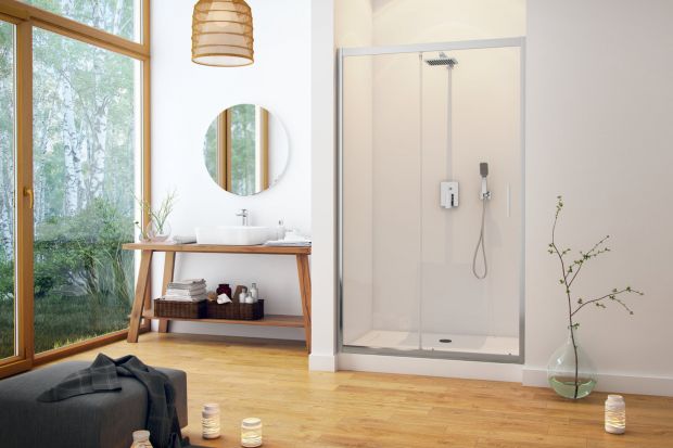Wnękę łazienkową można zagospodarować na wiele sposobów. Jednym z nich jest urządzenie w niej strefy prysznica.