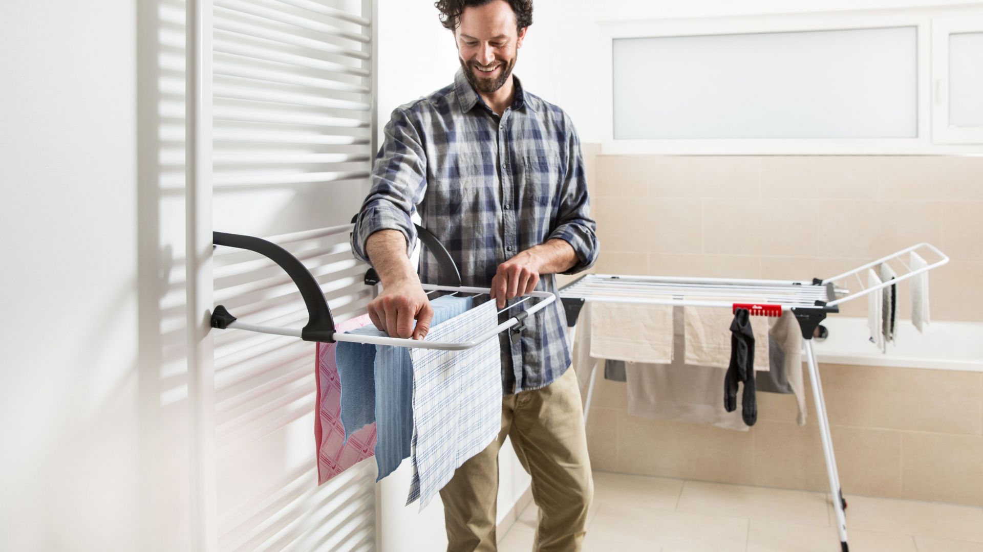 Suszenie prania w domu: funkcjonalne suszarki