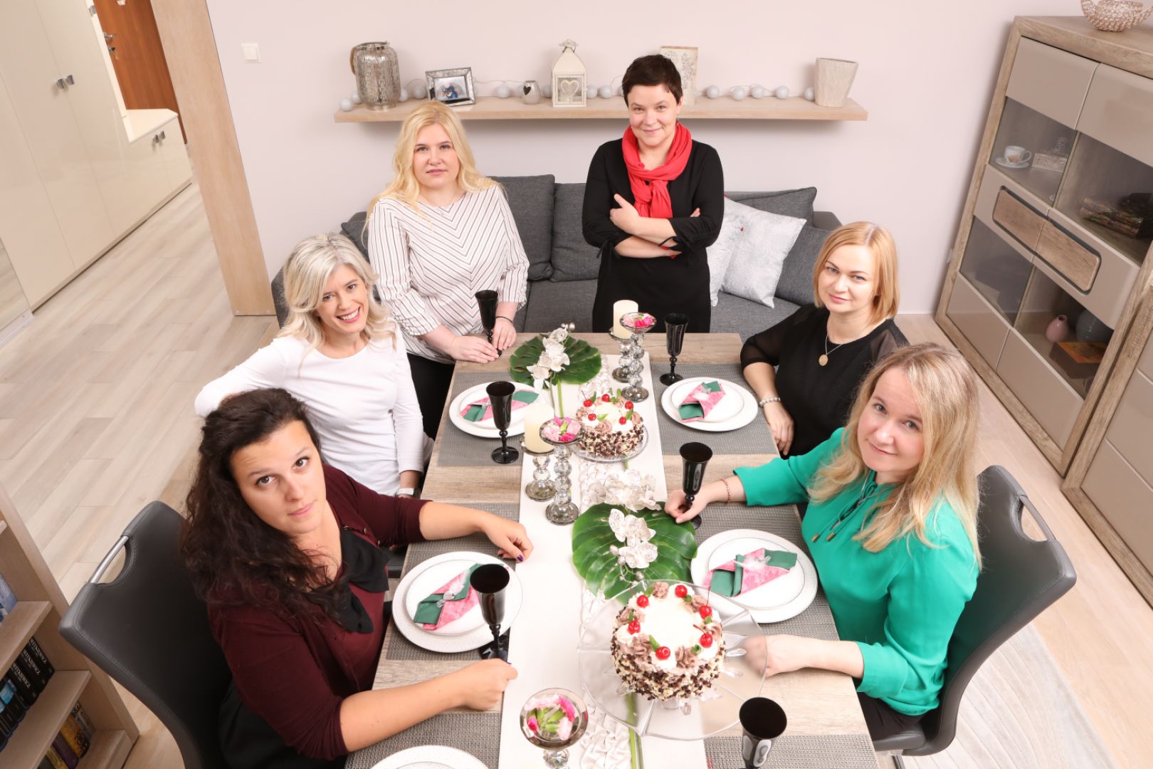 Od lewej: Marta Pancewicz, Ewa Kozioł, Urszula Tatur, Justyna Łotowska, Anna Usakiewicz, Anna Sołomiewicz