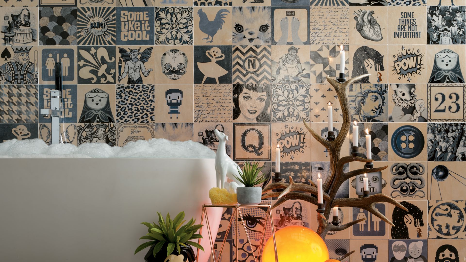Zainspirowane techniką Azulejo płytki z kolekcji Indigo marki Novoceram zdobią niezwykłe, artystyczne motywy. Fot. Novoceram