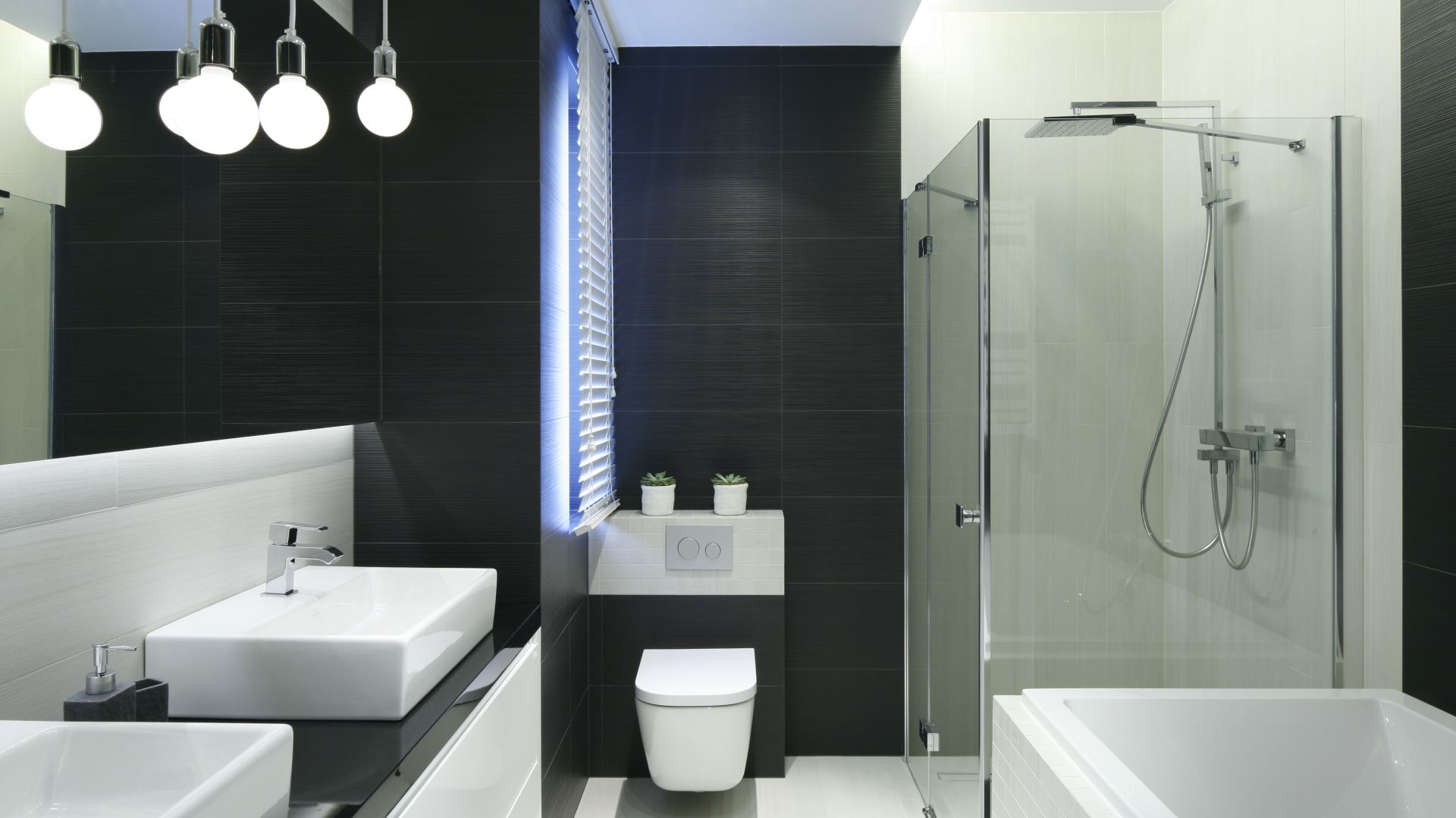 Prysznic w narożniku: 12 różnych projektów łazienek