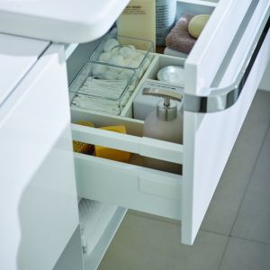Organizacja szuflady w meblach łazienkowych Tonic II. Fot. Ideal Standard