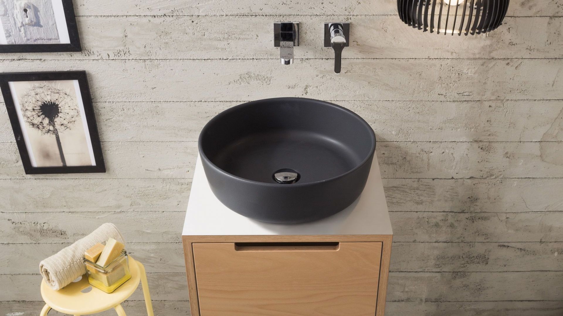 Nablatowa umywalka z serii Mizu marki Scarabeo Ceramiche. Fot. Scarabeo Ceramiche