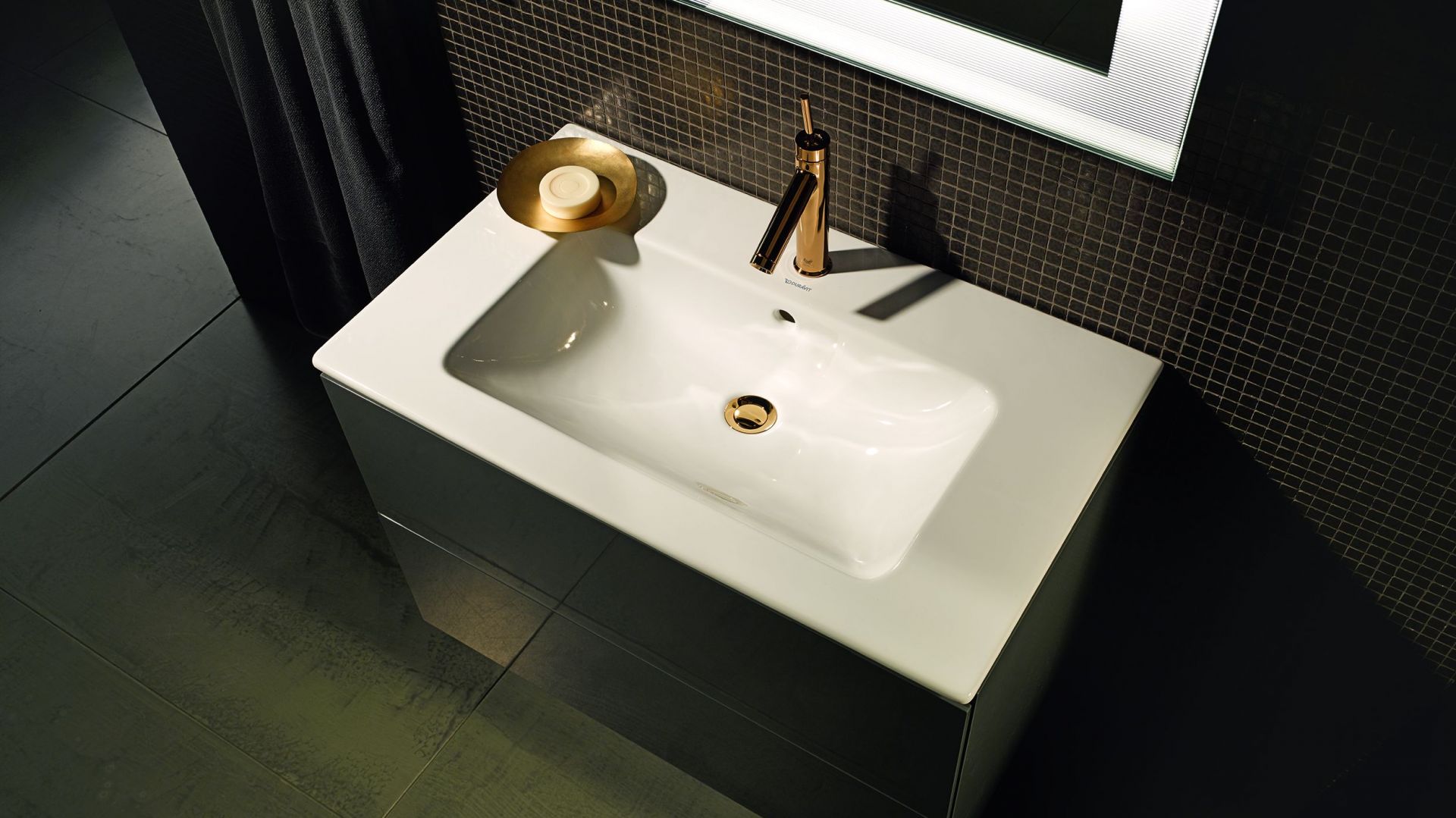 Minimalizm w łazience: poznaj serię znanego projektanta 