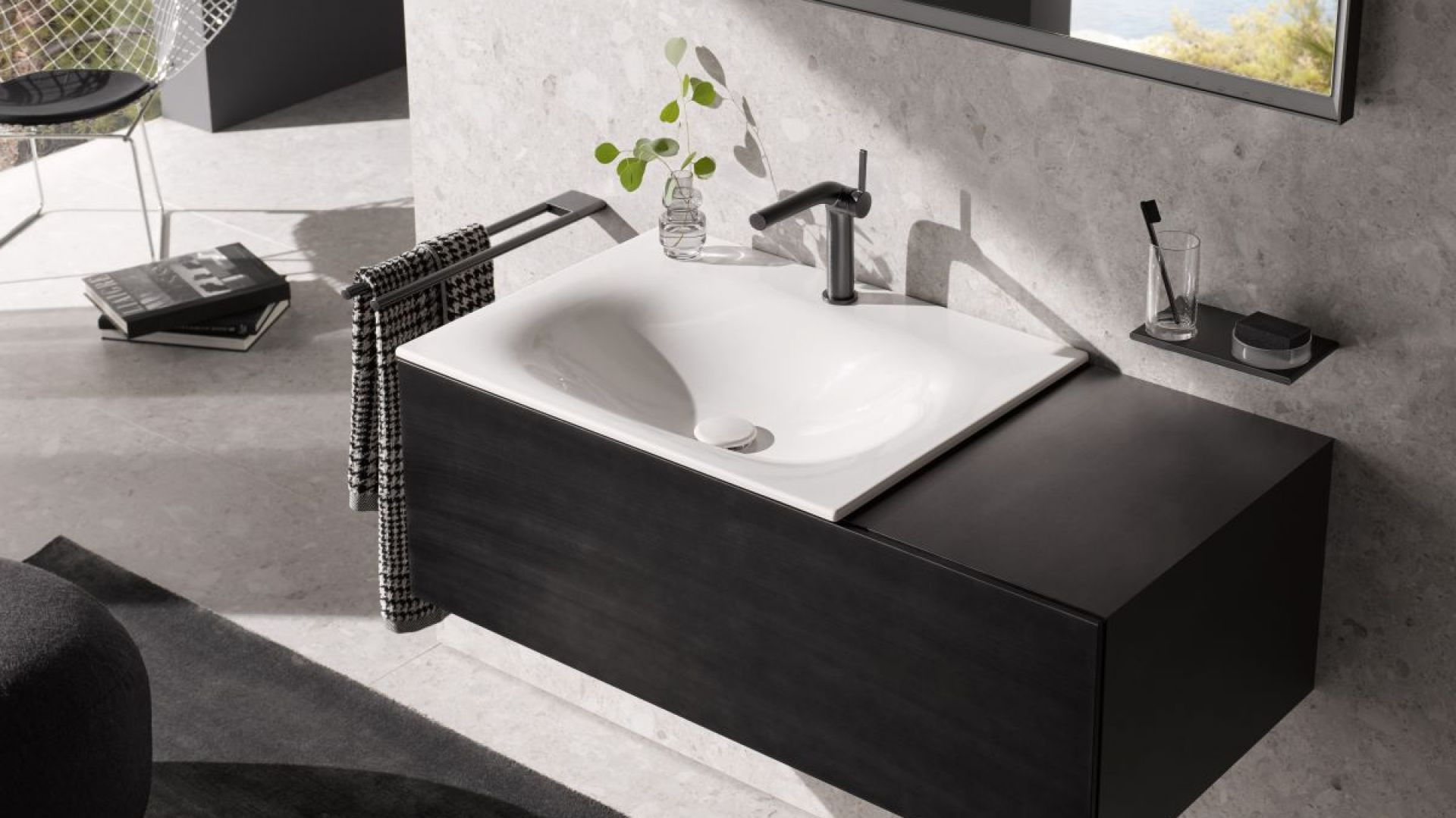 Meble łazienkowe z serii Black Concept. Fot. Keuco