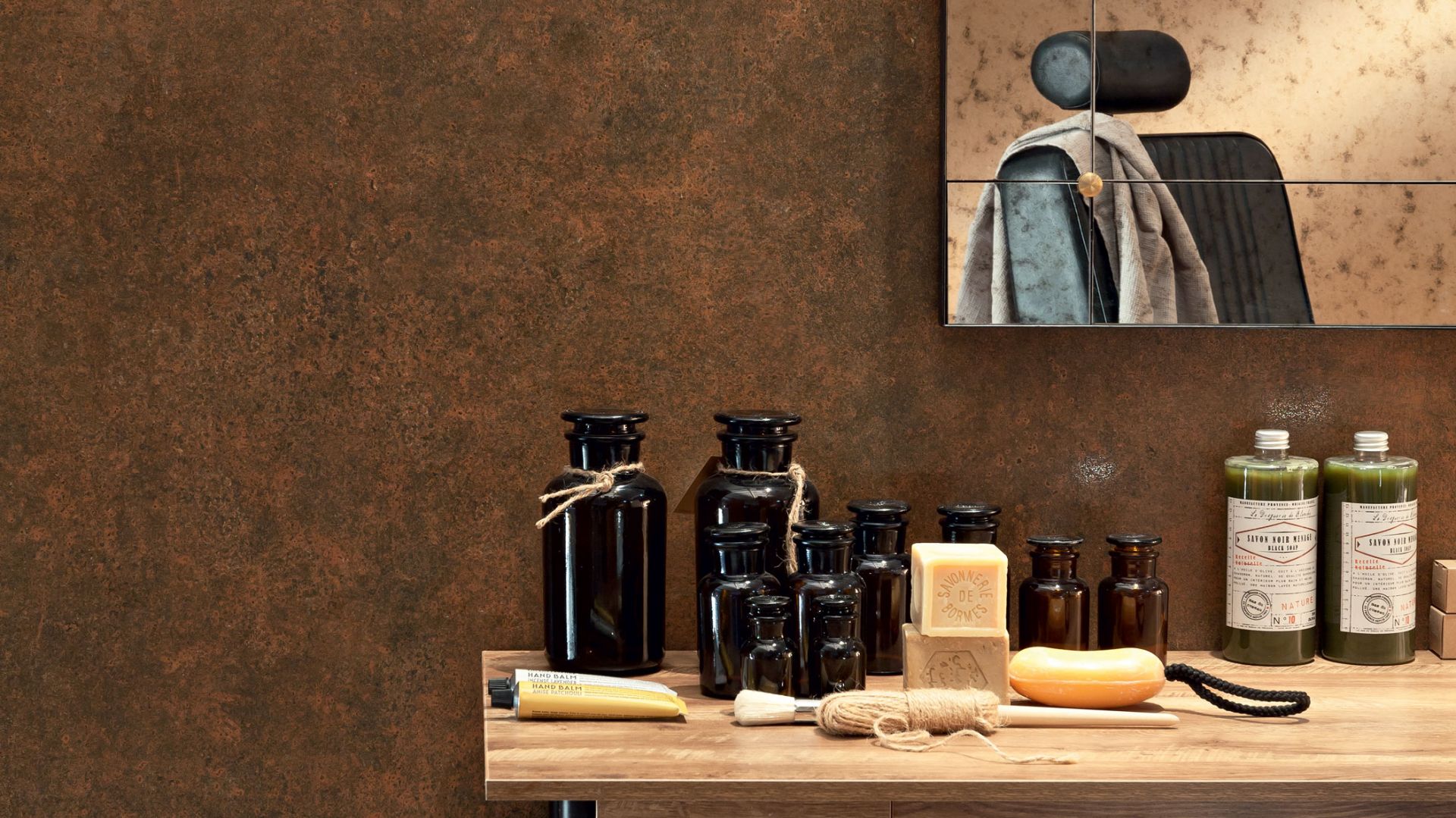 Płytki ceramiczne jak rdzawa blacha z kolekcji Rust Stain marki Monolith. Fot. Tubądzin