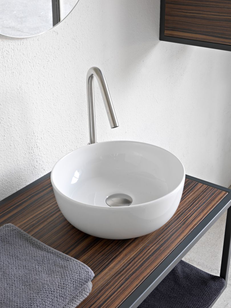 Nablatowa umywalka Glam marki Scarabeo Ceramiche. Fot. Scarabeo Ceramiche
