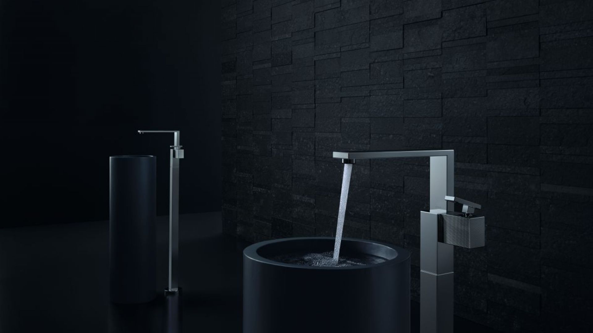 Bateria wolnostojąca z serii Edge marki Axor. Fot. Axor