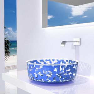 Umywalka z kolekcji Marea w kolorze Sky Blue. Proj. Karim Rashid. Fot. Glass Design