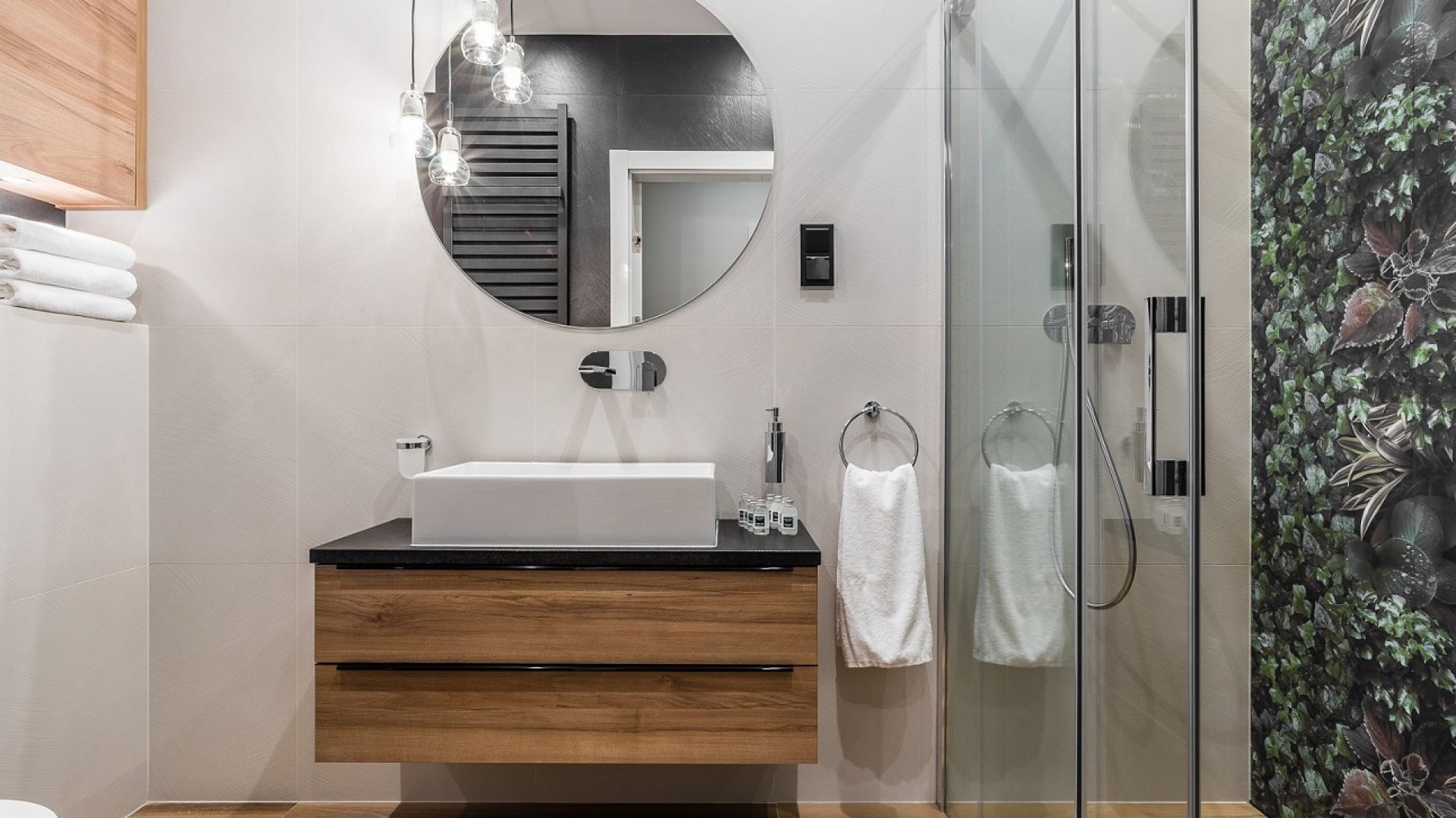 5 pomysłów na okrągłe lustro w łazience