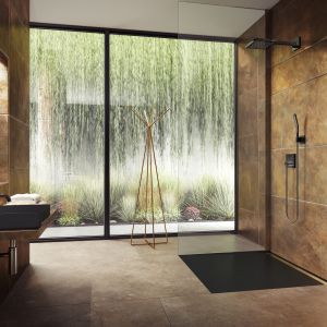 Modna strefa prysznica. Na zdjęciu ultrapłaski czarny brodzik Nexsys marki Kaldewei. Fot. Kaldewei
