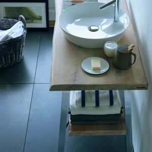 Nablatowa umywalka z serii Cape Code marki Duravit. Fot. Duravit