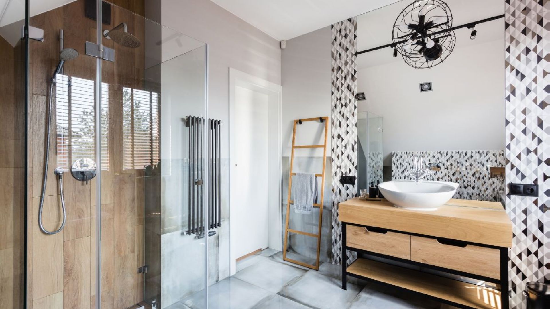 Pomysł na aranżację łazienki w stylu loft. Proj. Agnieszka Hincz. Fot. Michał Młynarczyk