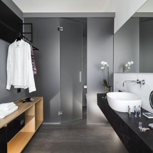 Spieki kwarcowe w łazienkach w hotelu Habitat w Katanii. Fot. Laminam