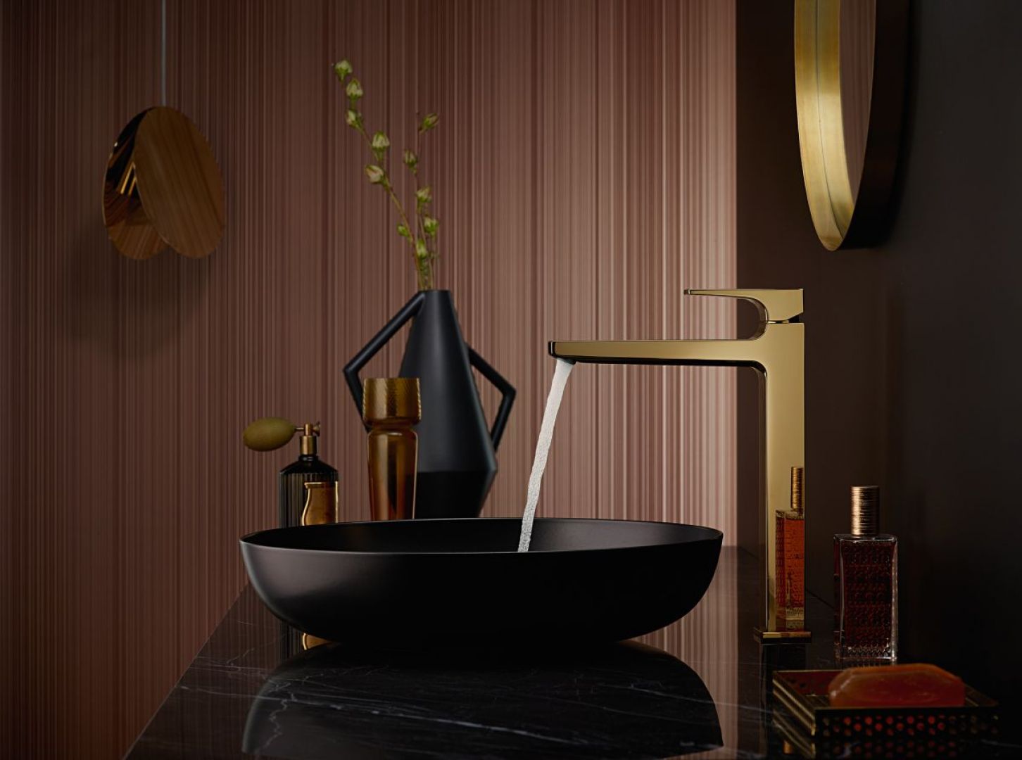 Bateria umywalkowa Talis E w wykończeniu z gamy Finish Plus marki Hansgrohe. Fot. Hansgrohe