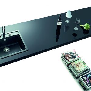 Vero N-100 Magma firmy Schock – czarny, wykonany z materiału Cristadur; jednokomorowy, o prostych liniach i minimalistycznej formie. Fot. Schock.