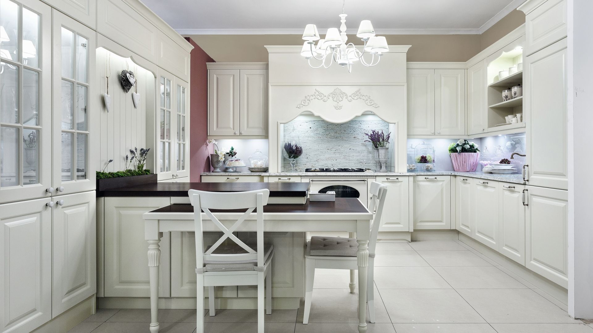 Klasyczna biała kuchnia - zobacz piękne wnętrze