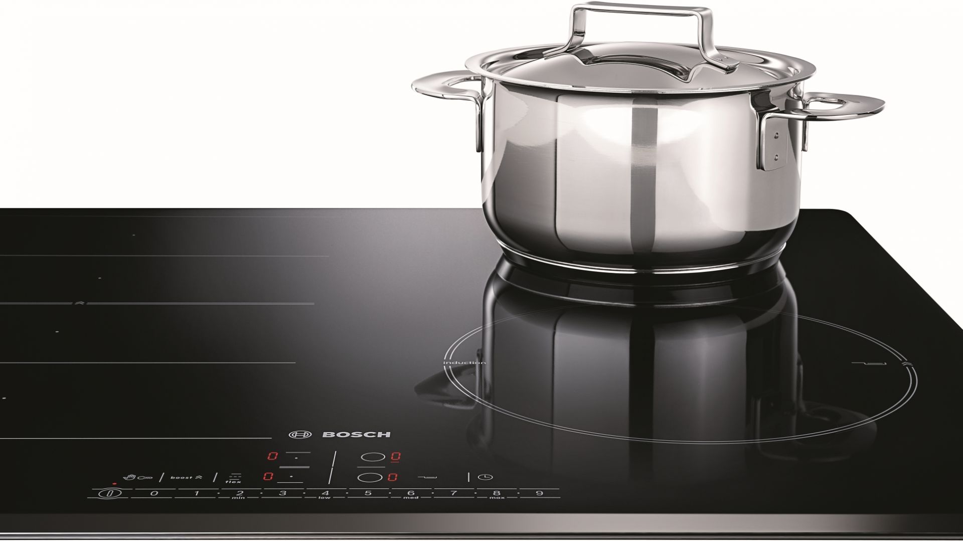 PIN651F27E FlexInduction – czarna; szlifowane krawędzie z przodu i po bokach; wyświetlacz
cyfrowy, timer, funkcja Krótkie Czyszczenie (można
wyłączyć płytę na kilka sekund, aby np. wytrzeć rozlany płyn), sensory smażenia na dwóch polach; 3.959 zł (szer. 59,2 cm). Fot. Bosch.