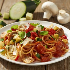Spaghetti bolognese z warzywami i grzybami