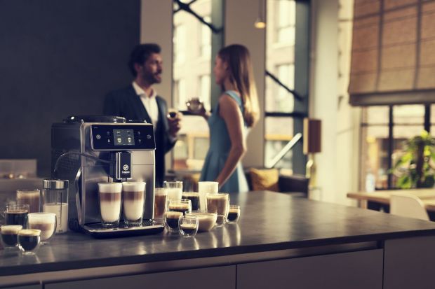 Sprawdź jak właściwie przygotowywać popularne napoje kawowe, np. latte macchiato, cappuccino, americano czy café au lait i zachwyć się różnorodnością smaków, które możesz przygotować w swoim domu.