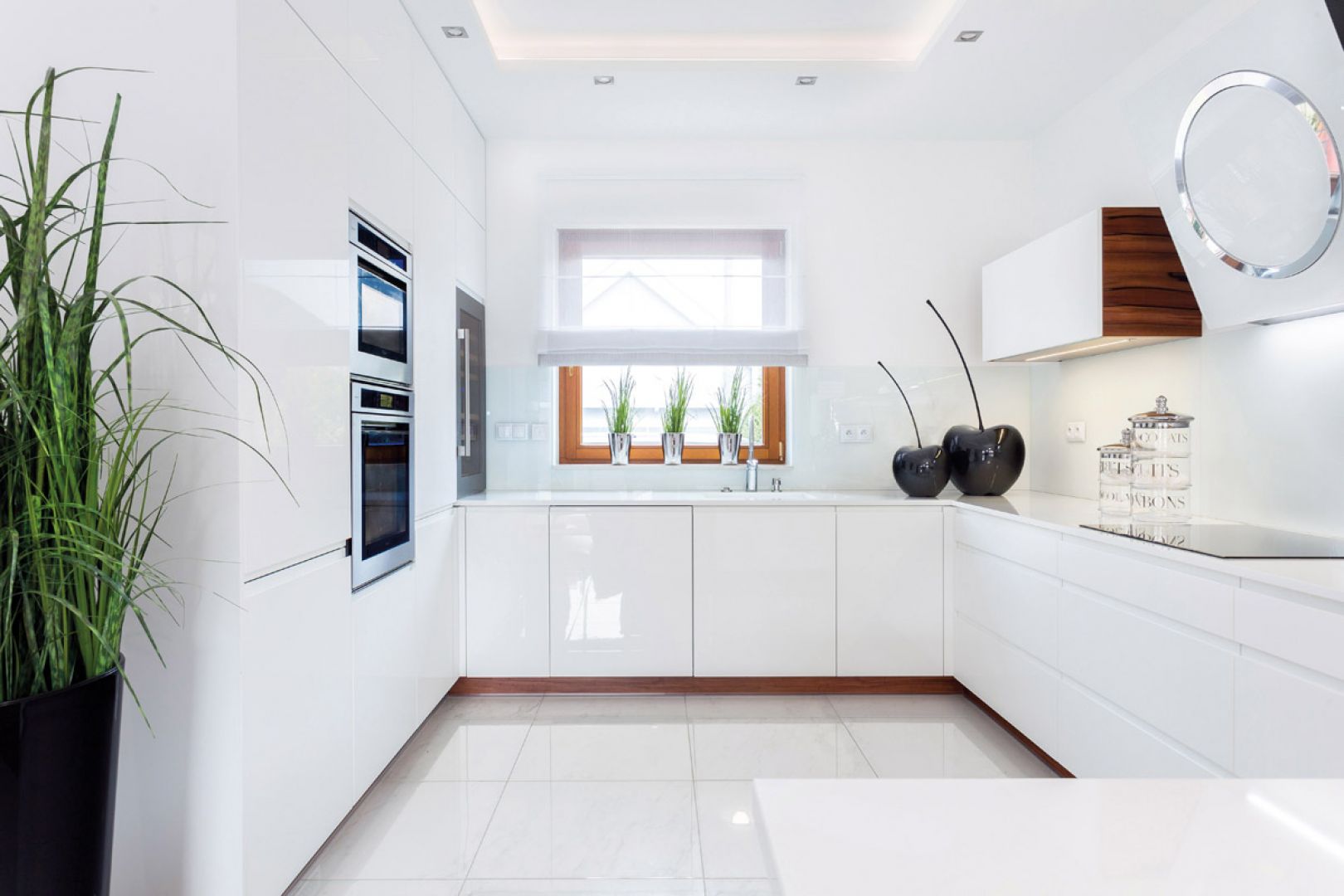 Jak zaaranżować okno w kuchni? Projekt Art House Studio Max Kuchnie.