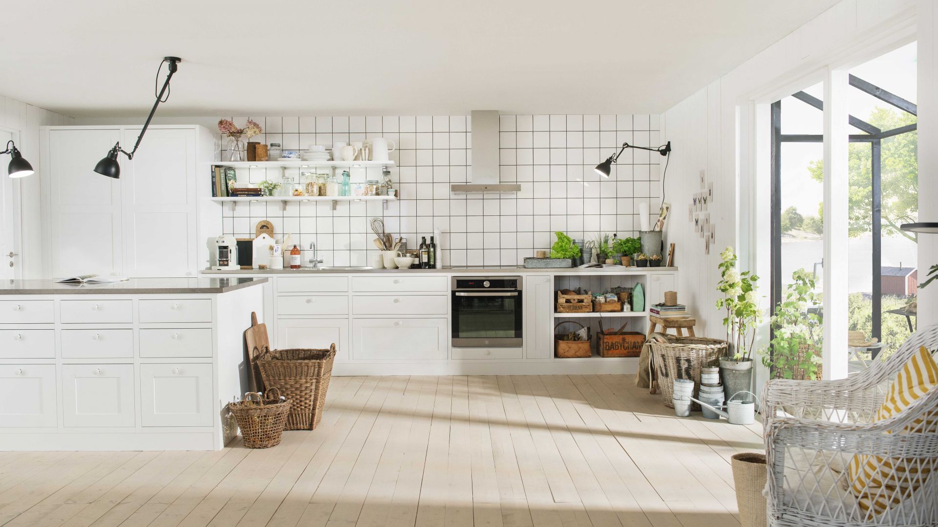Biała kuchnia w stylu skandynawskim. 5 pięknych zdjęć
